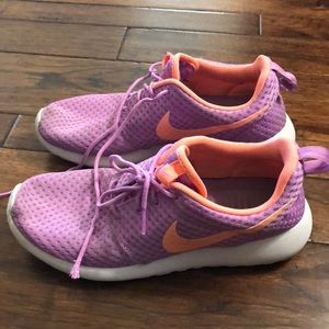 Women’s Nike Roshe One Size 10